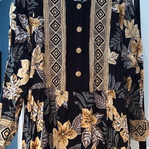 Island print. Drapes well. Plus sized with lots of detail. Classy and comfy.